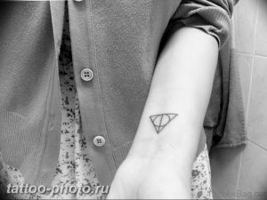 фото тату треугольник с кругом 11.12.2018 №012 - triangle with - tattoo-photo.ru